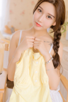 美女两腿间黑森林